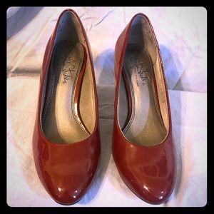 LifeStride Size 6.5 Red Pumps